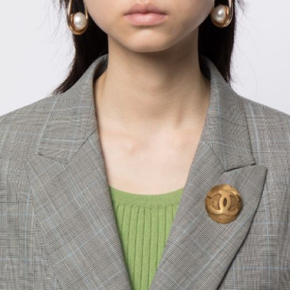 Chanel vintage round brooch 🌟rare🌟 - Picture 2 of 11